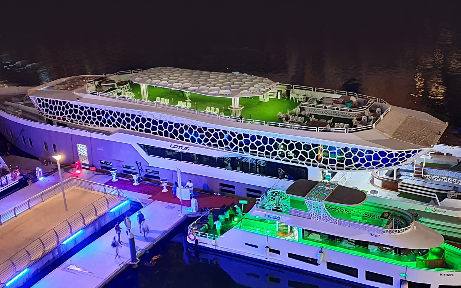 Lotus Yatch Dinner Cruise Magic Show
