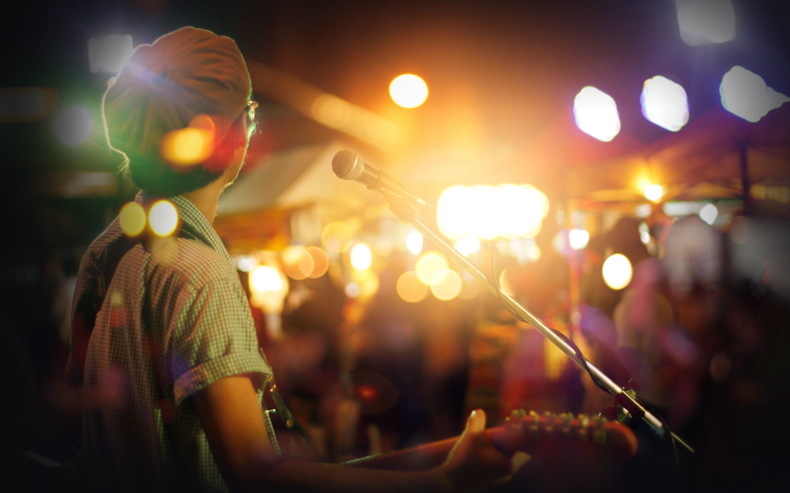 Al-Mansour-Dhow-Cruise-Live-Music