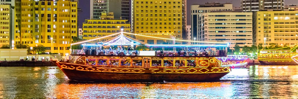 Bateaux Dubai Luxury Dinner Cruise